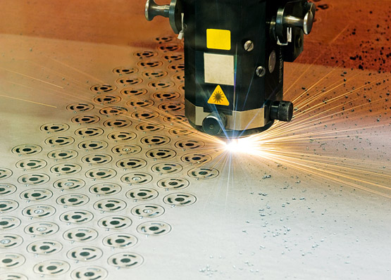 Laserschneiden feiner Konturen in Blech