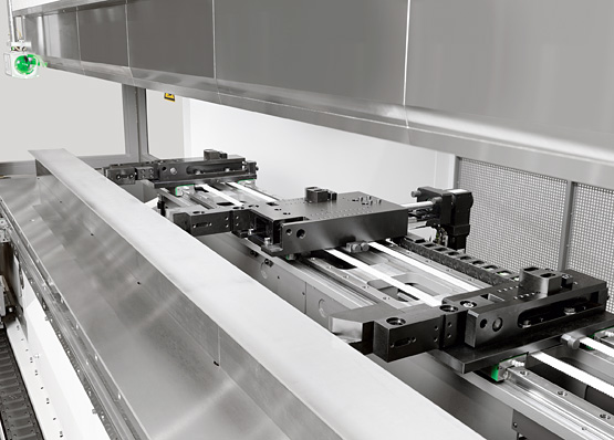 Präzise CNC-Abkantmaschine im Detail